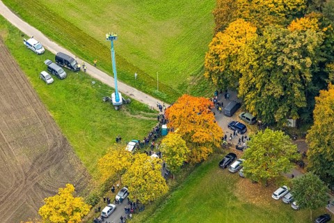 Aerial photo, thousands of spectators watched with great interest as the Gersteinwerk chimney was