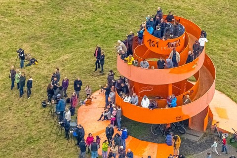 Aerial photo, thousands of spectators watched with great interest as the Gersteinwerk chimney was