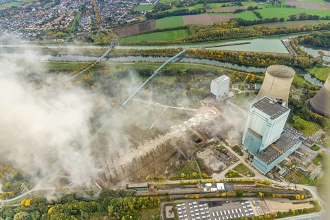 Aerial photo, thousands of spectators watched with great interest as the Gersteinwerk chimney was