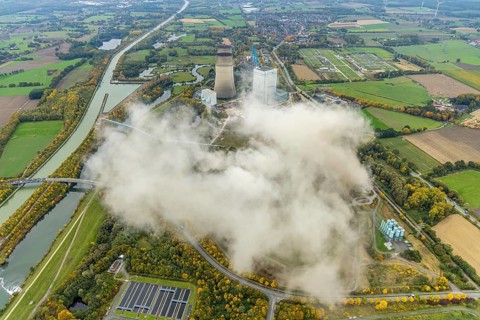 Aerial photo, thousands of spectators watched with great interest as the Gersteinwerk chimney was