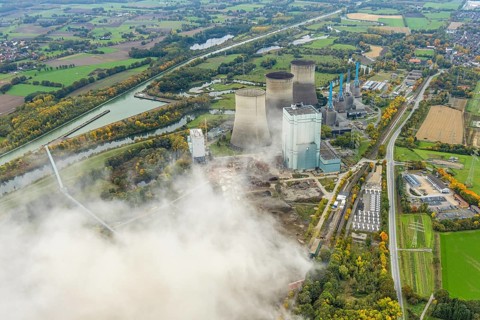 Aerial photo, thousands of spectators watched with great interest as the Gersteinwerk chimney was