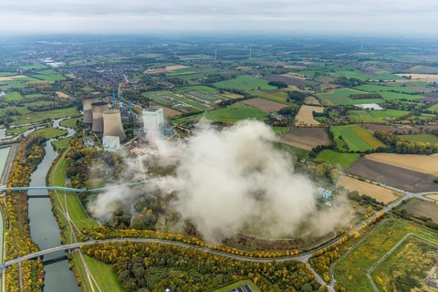 Aerial photo, thousands of spectators watched with great interest as the Gersteinwerk chimney was