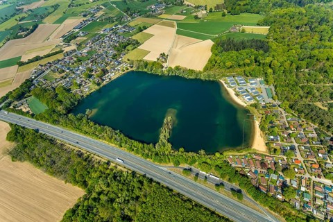 Aerial view, Wolfssee, motorway A3, Vehlingen, Isselburg, Lower Rhine, North Rhine-Westphalia,