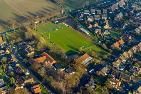 Aerial view of the Heideschule Hullern-Flaesheim with sports field in the Schulstraße and