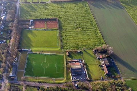 Aerial view of the football ground ofDJK Blau-Weiß Lavesum 1931 and tennis court in the district