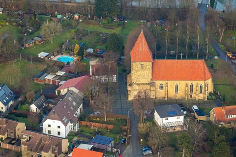 Aerial view of the church St. Maria Magdalena am Stiftsplatz in Flaesheim am Wesel-Datteln-Kanal in