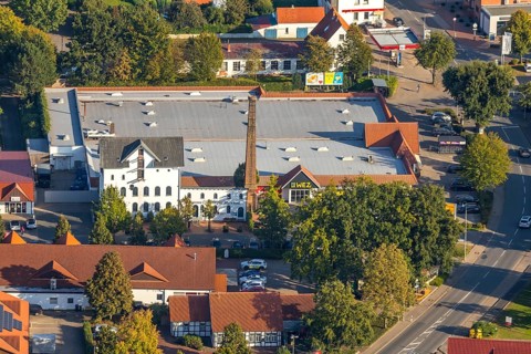 Aerial photograph, WEZ supermarket, stork's nest on the chimney of the Alte Kornbrennerei, Hille,