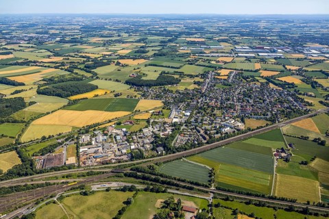 Aerial view, overview Hamm Weetfeld Selmiger Heide, railway line, Hamm, Ruhr area, North