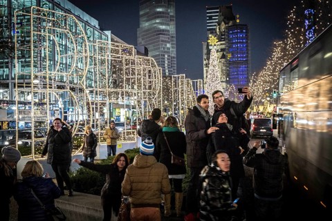 DEU Germany Germany Berlin Scene at the Christmas market at the Gedächniskirche in