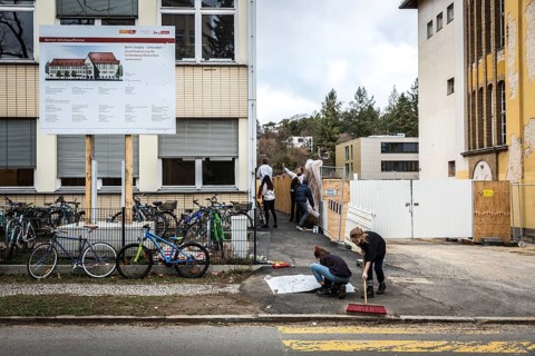 DEU Germany Germany Berlin Pupils at Fichtenberg secondary school in Steglitz beautify their school