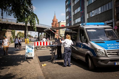DEU Germany Germany Berlin Police officers set up a mobile stand near the Oberbaum Bridge in