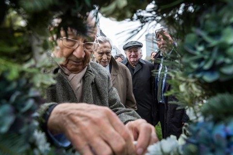 DEU Germany Germany Berlin Former Jewish concentration camp inmates join Polish schoolchildren in