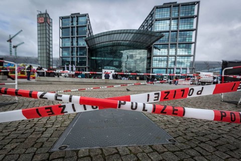 DEU Germany Germany Berlin Washingtonplatz in front of the main railway station is cordoned off for