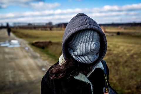 POL Poland Auschwitz Scenes at the Holocaust Memorial .A woman covers her faces dü to cold winds.