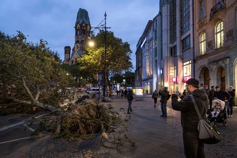 DEU Germany Germany Berlin Fire brigade operation on Kurfürstendamm. Storm Xavier had caused trees