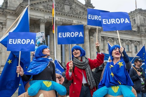 DEU Germany Germany Berlin Demonstration for a strong Europe by Puls of Eirope in front of the
