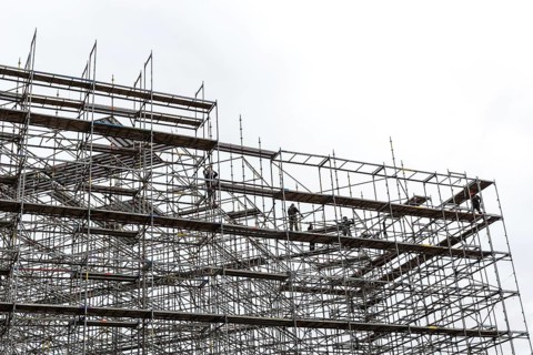 DEU Germany Germany Berlin Dismantling scaffolding at Potsdamer Platz. The Beisheim Centre in the