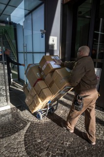 DEU Germany Germany Berlin A parcel courier on Kurfürstendamm
