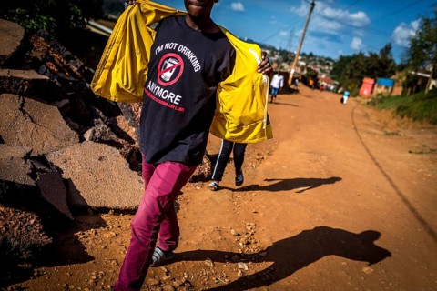 RWA RWANDA RUANDA Kigali A man wearing a shirt on a street in Gikondo district
