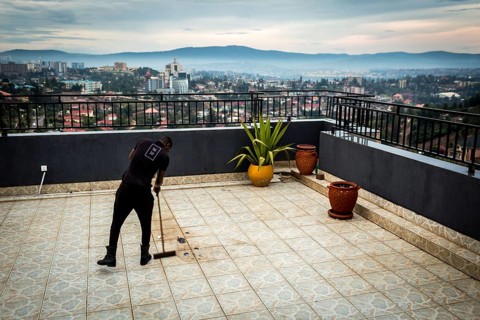 RWA RWANDA RUANDA Kigali A worker on the terrace of Panorama Bar Ivy