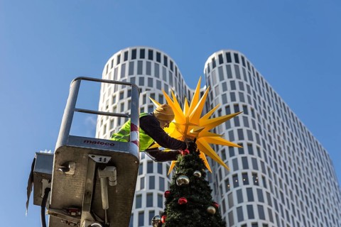 DEU Germany Germany Berlin Setting up the Christmas market at Breitscheidtplatz