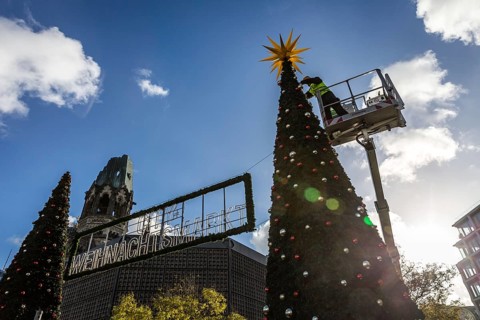 DEU Germany Germany Berlin Setting up the Christmas market at Breitscheidtplatz. The memorial