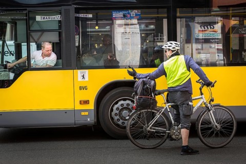DEU Germany Germany Berlin A cyclist discusses with a bus driver on Bergmannstraße