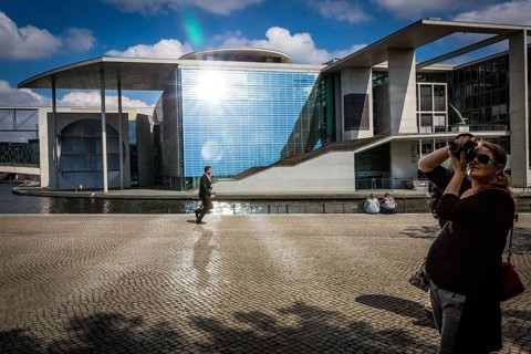DEU Germany Germany Berlin Passers-by walk along the Spree, where the sun is reflected in the