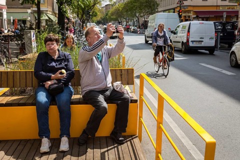 DEU Germany Germany Berlin The redesigned Bergmannstrasse with quiet zones and parklets
