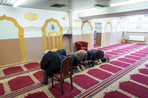 DEU Germany Germany Berlin Beds at midday prayers in the House of Wisdom mosque in Moabit
