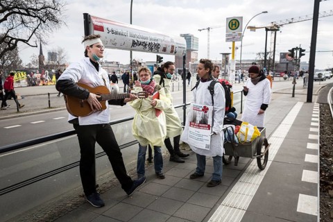 DEU Germany Germany Berlin Members of the 'Referendum for Healthy Hospitals' initiative collect