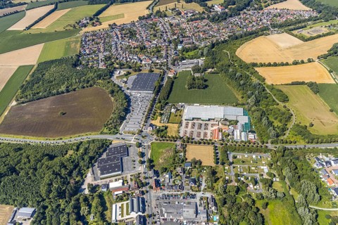 Aerial view, dog park, future building area Unterm breiten Weg, roundabout Münsterstraße