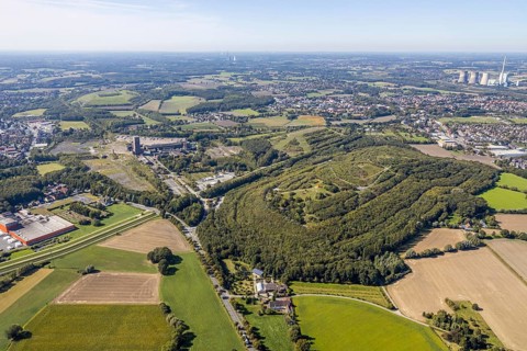 Aerial view, Kissinger Höhe, slag heap, RWE Power AG Gersteinwerk power station, Hamm, Ruhr area,