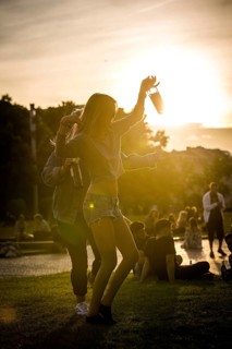 DEU Germany Germany Berlin Young tourists drink wine in the Lustgarten