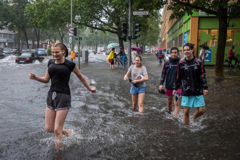 DEU Germany Germany Berlin Scene of the storm in Berlin. Young people cross the flooded