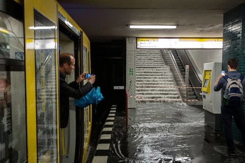 DEU Germany Germany Berlin Scene of the storm in Berlin. Souvenir photo in the flooded
