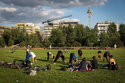 DEU Germany Germany Berlin The new building of the Moeckernkiez construction group on the corner of