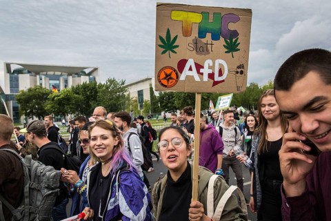 DEU Germany Germany Berlin Scene of the cannabis parade in front of the Chancellery with protest