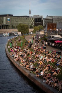 DEU Germany Germany Berlin In summer temperatures, people sit on the Spreebogen and enjoy the