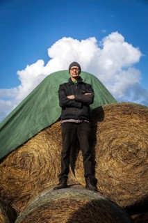 DEU Germany Germany Vetschau The farmer Heiner Lütke Schwienhorst on his farm in Ogrosen