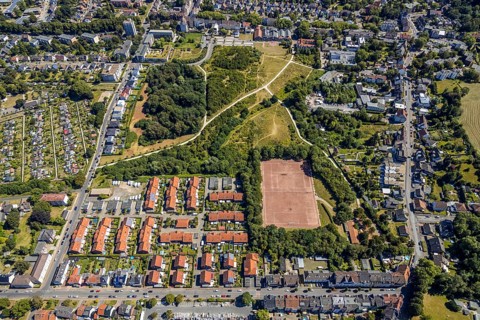 Aerial view, Flottmannpark, sports field Vödestraße, residential area Victor-Halstrick-Straße,