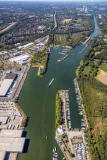 Aerial view, lock Herne-Ost, industrial estate Friedrich der Große, boats at the jetty, mooring