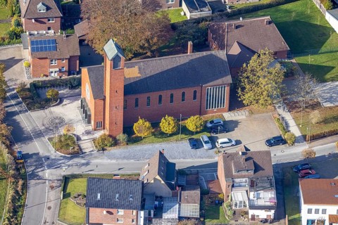 Aerial view, Catholic Church of the Holy Family, Rhynern, Hamm, Ruhr area, North Rhine-Westphalia,