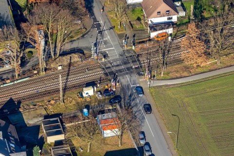 Aerial view, Wielandstraße level crossing, gated level crossing, Wiescherhöfen, Hamm, Ruhr area,