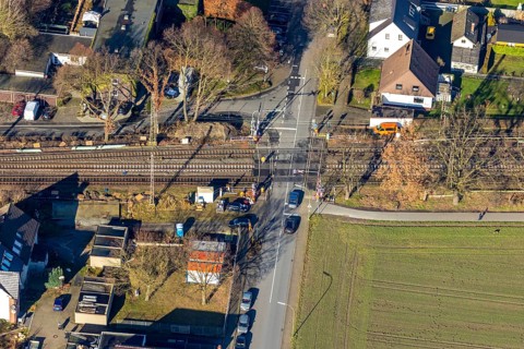 Aerial view, Wielandstraße level crossing, gated level crossing, Wiescherhöfen, Hamm, Ruhr area,