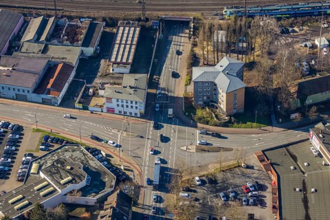 Aerial view, railway subway Kleine Alleestraße, dilapidated high-rise building on Kleine