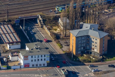 Aerial view, railway subway Kleine Alleestraße, dilapidated high-rise building on Kleine
