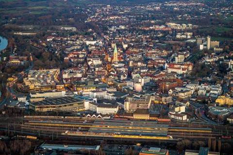 Aerial photo, twilight photo of Hamm, Hamm main station, Pauluskirche, city centre, Alleecenter