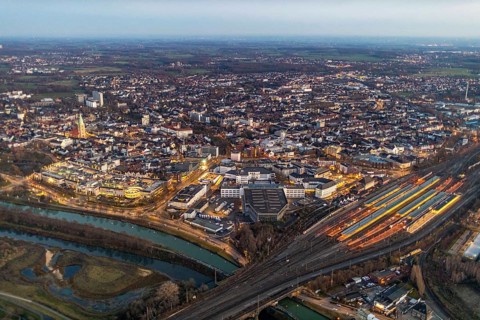 Aerial view, overview of Hamm at night, Technical Town Hall, station forecourt, Alleecenter ECE,