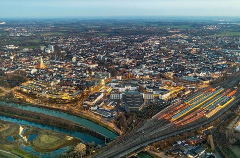 Aerial view, overview of Hamm at night, technical town hall, station forecourt, Alleecenter ECE,